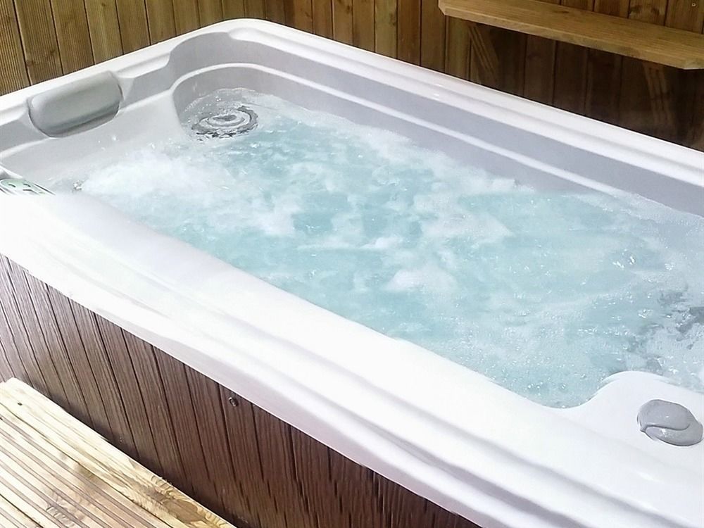 Hot Tub Hideaway Hotel Gateshead Bagian luar foto